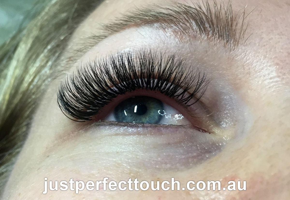 Full Set Russian Volume Lashes