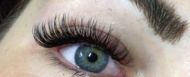 How to Remove Eyelash Extensions