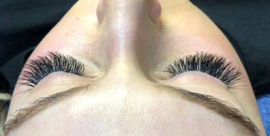 Hybrid eyelash Extensions